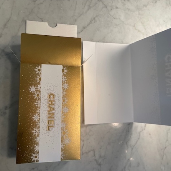 Chanel White & Gold Paper Gift box & Card - Picture 4 of 4
